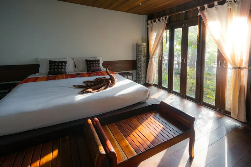 Hotels & Resorts